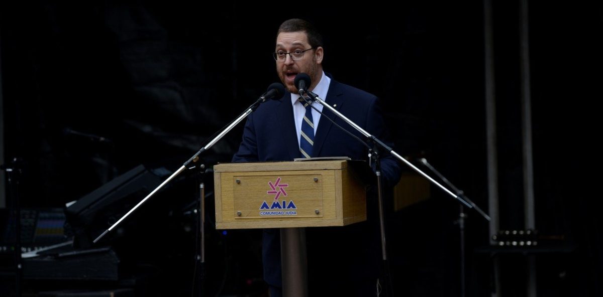 ariel-eichbaum-durante-un-acto___E7rxBXzg1_1256x620__1.jpg