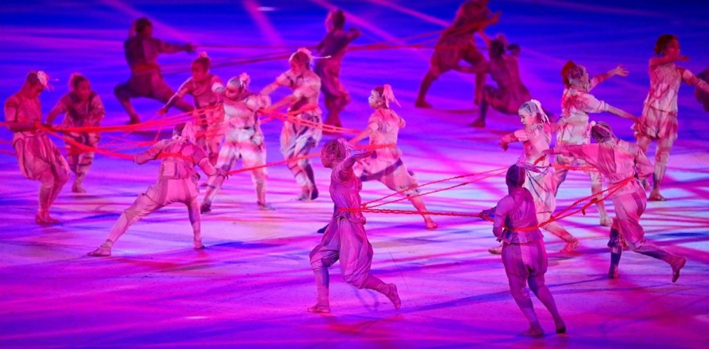 una-coreografia-con-bailarines-durante___bQHzlmp6w_1256x620__1.jpg
