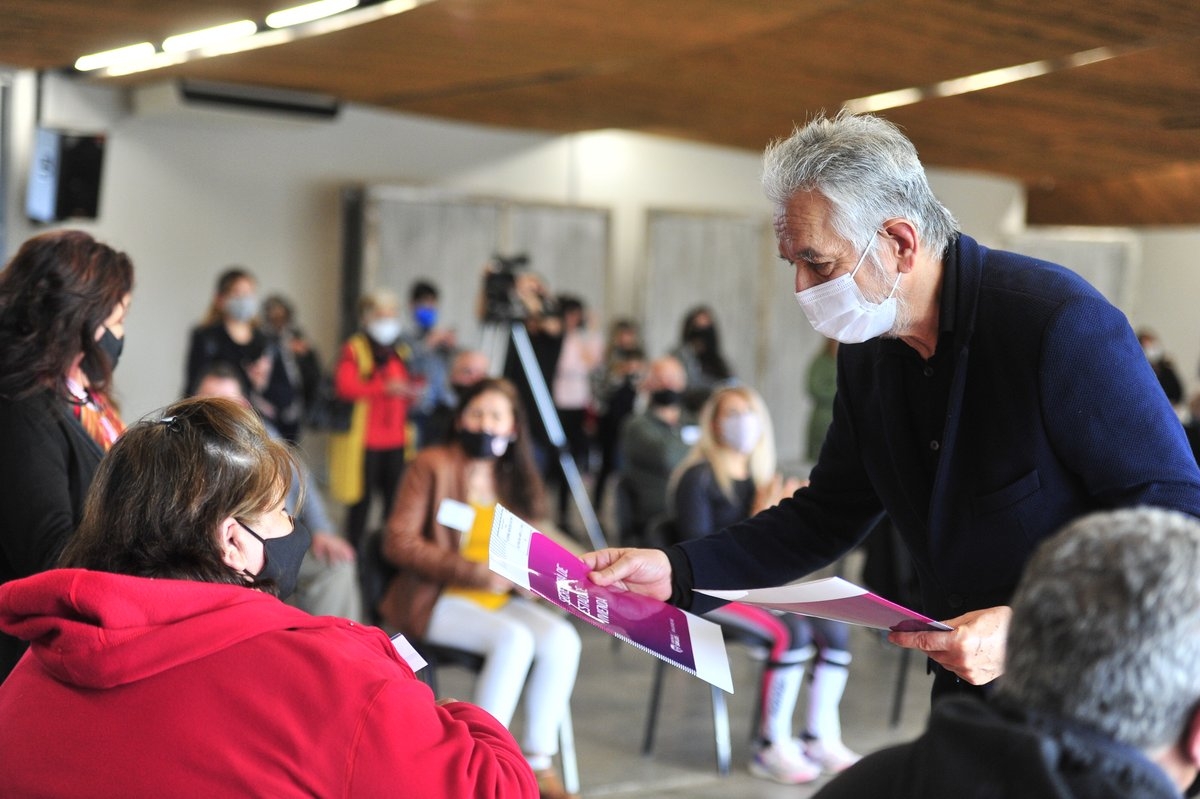 Gobernador-entrega-ecrituras-2.jpg