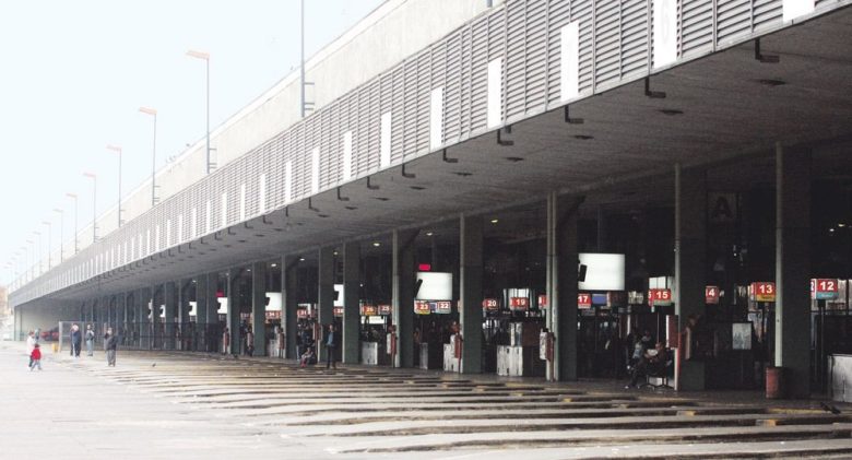 vacia-la-terminal-ayer-la-tarde-micros-media-ni-larga-distancia.jpg