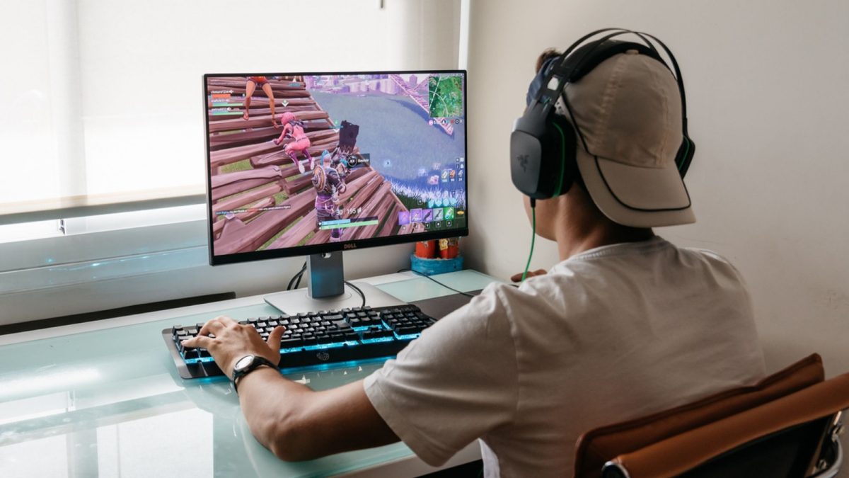 skynews-pc-gamer-gaming-fortnite_4948028.jpg