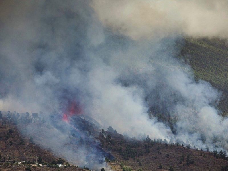 una-erupcion-volcanica-ha-comenzado___lsYdrn2jq_1256x620__1.jpg