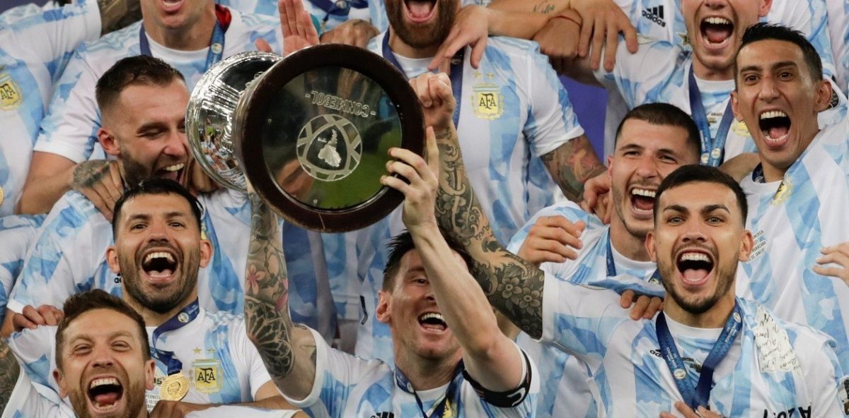 messi-levanta-la-ansiada-copa___BHsOSFa1p_1256x620__1.jpg