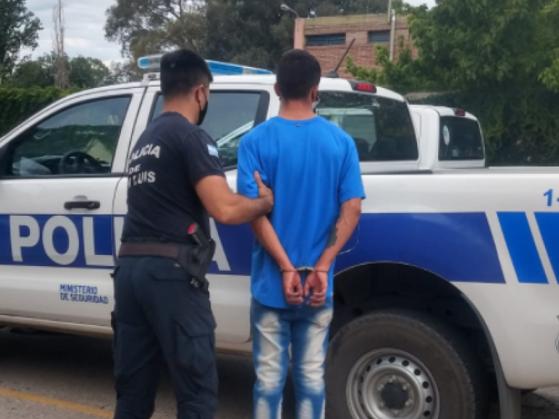 detenidoporrobaunacamioneta.jpg