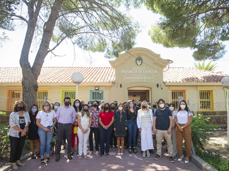 escuela provincia de la rioja frente.jpg