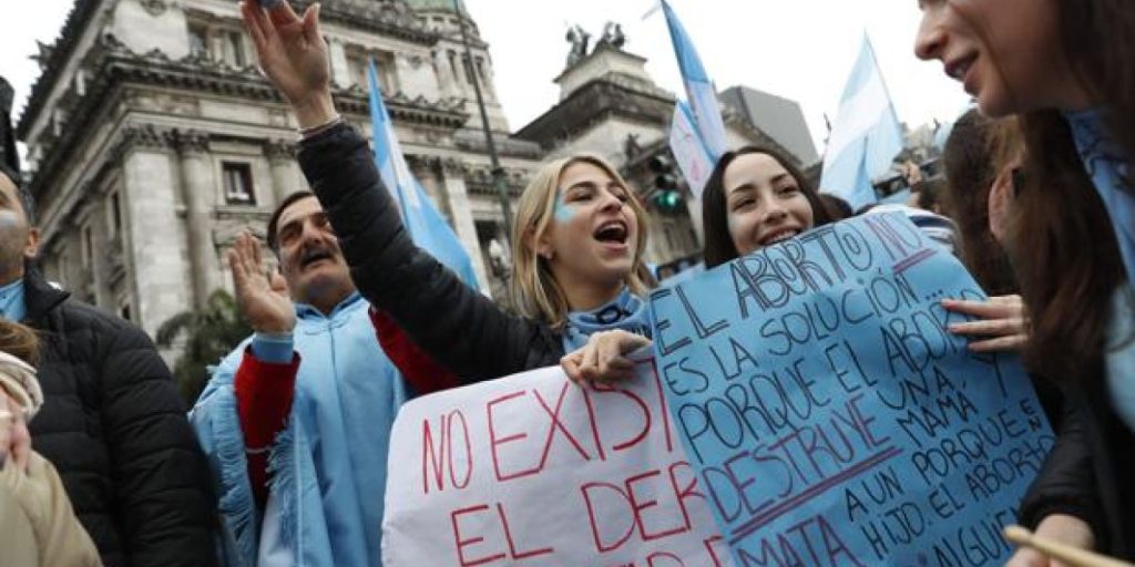 manifestantes-contra-aborto-k96F--620x349@abc.jpg
