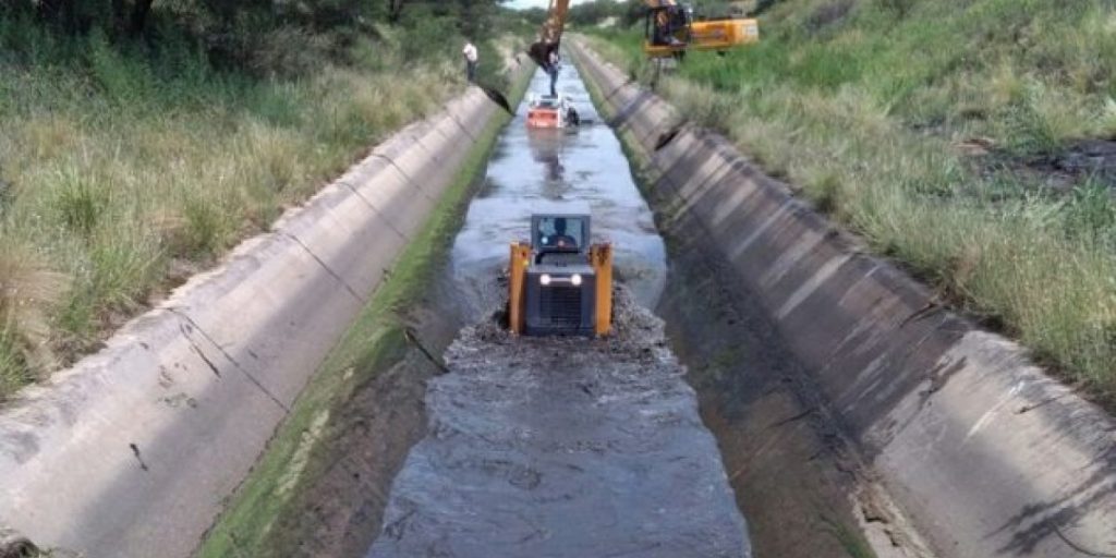 Limpieza-en-Canal-paso-de-las-Carretas-630x425.jpg