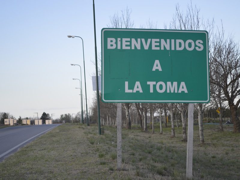 LA-TOMA.jpg