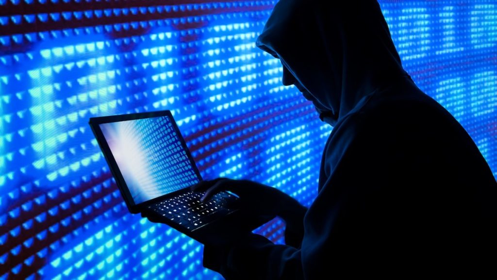 hipertextual-hacker-vacuna-covid-19-1.jpg