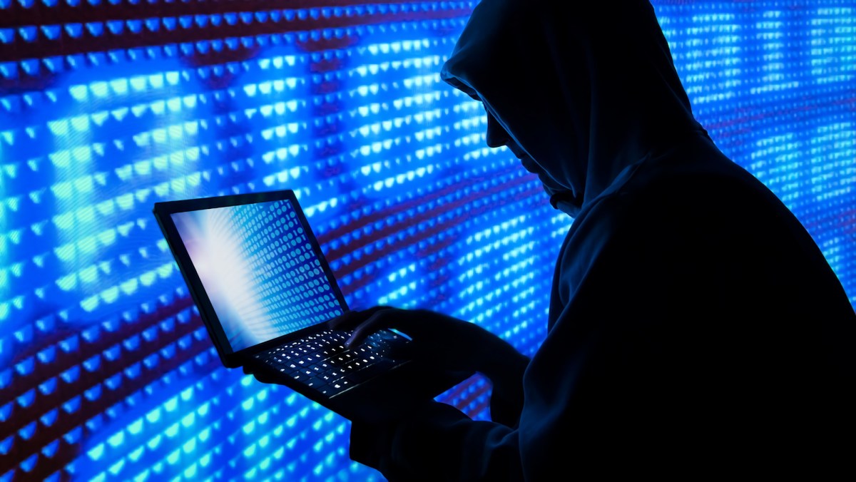 hipertextual-hacker-vacuna-covid-19-1.jpg