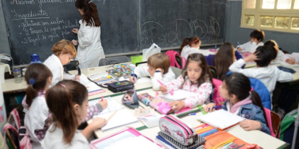 deja-de-ser-obligatorio-el-uso-de-barbijo-en-los-colegios-ROMINA-TOLEDO-ESTELA-GARCIA.jpg