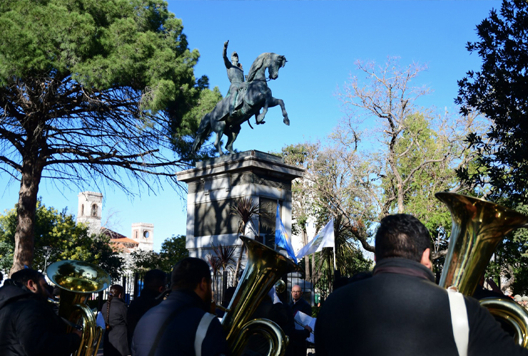HOMENAJE-A-SAN-MARTiN-PORTADA.jpg