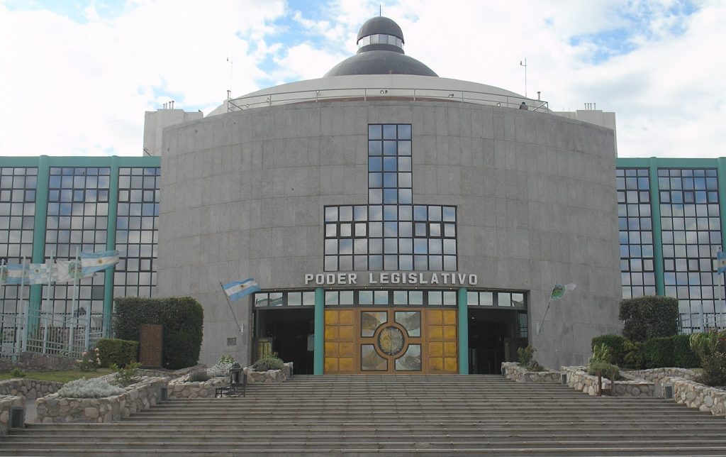Frente de la Legislatura 003.jpg