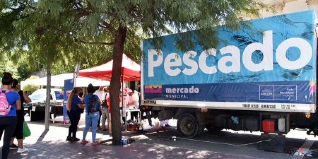 EL MERCADO MUNICIPAL VUELVE A LA PLAZA PRINGLES CON OFERTAS DE PESCADO PARA SEMANA SANTA.jpg