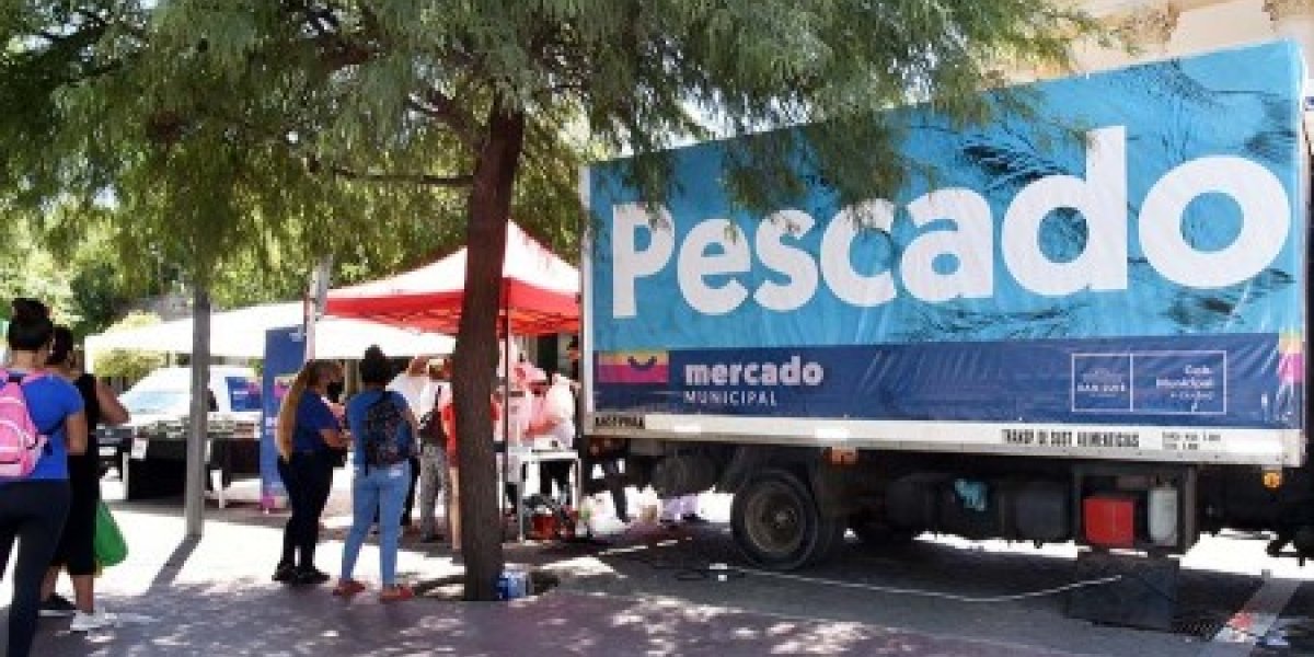 EL MERCADO MUNICIPAL VUELVE A LA PLAZA PRINGLES CON OFERTAS DE PESCADO PARA SEMANA SANTA.jpg