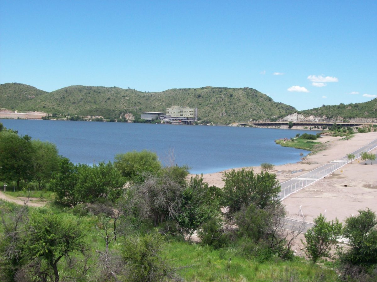 Lago_Potrero_de_los_Funes.jpg