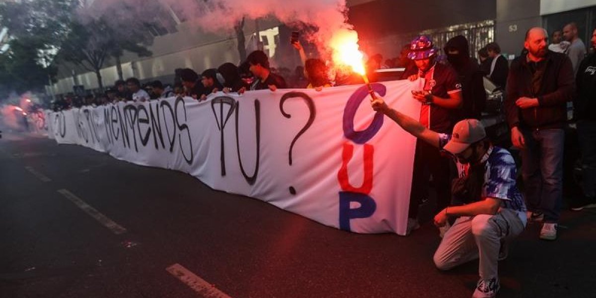 PSG-Aficion-Protestas-Salida-Lionel-Messi-01.jpg