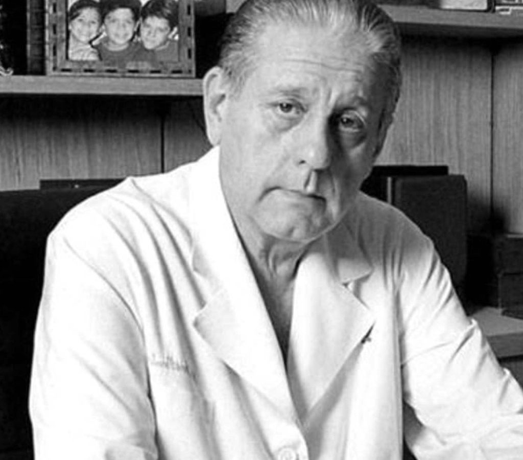 DR.-RENÉ-FAVALORO (1).jpg