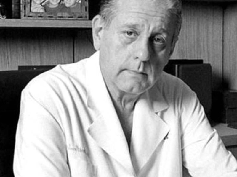 DR.-RENÉ-FAVALORO (1).jpg