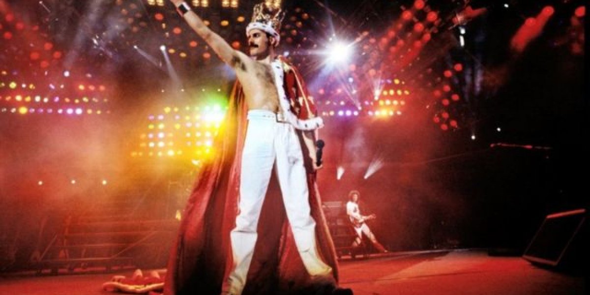_129487249_crownonstage.jpg