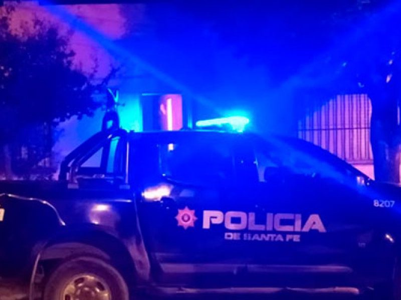 patrullero-camioneta-azul-noche-1.jpg
