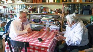 alberto-fernandez-y-pepe-mujica-.-el-presidente-fernandez-visito-a-pepe-mujica-en-uruguay-.jpg