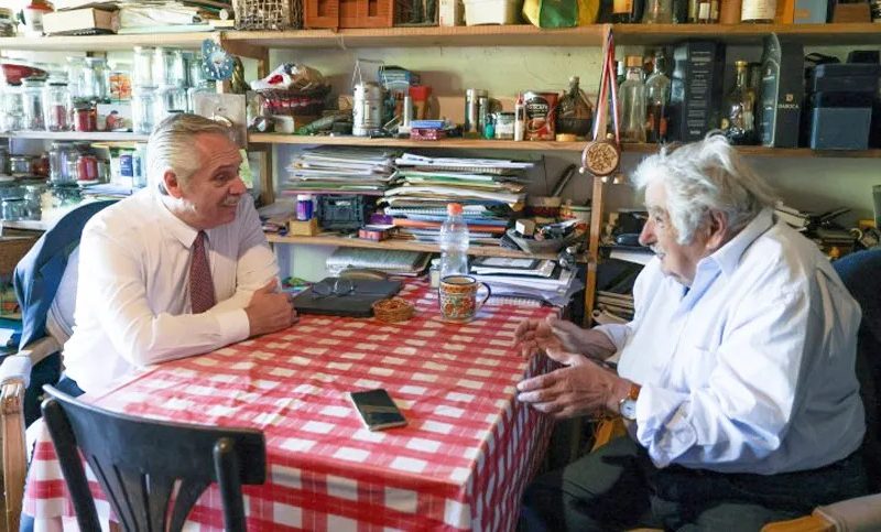 alberto-fernandez-y-pepe-mujica-.-el-presidente-fernandez-visito-a-pepe-mujica-en-uruguay-.jpg