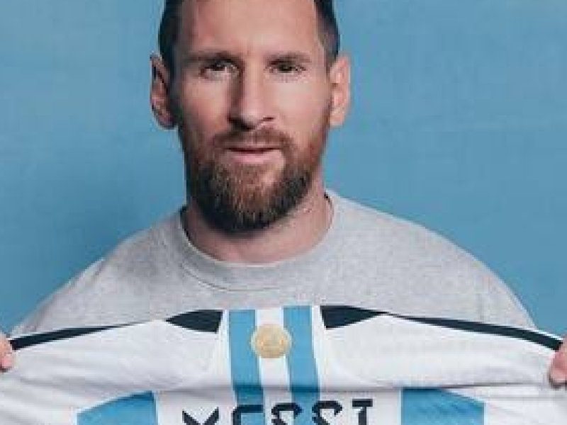 se-subastaran-seis-de-las-camisetas-incluso-la-de-I6EUVMRHYZEHDIGJM6OIICCTII.jpg