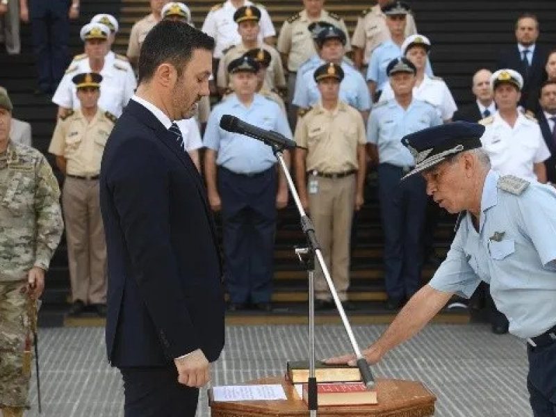 luis_petri-xavier_julixn_isaac-toma_de_juramento-txlam_crop1704818525069.jpg_2095494765.jpg