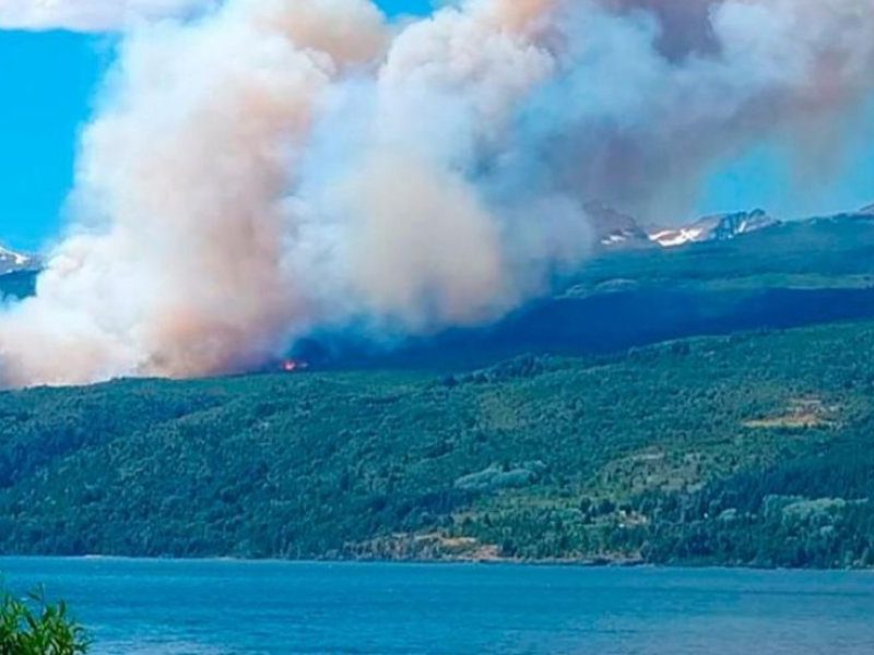 113891-el-incendio-en-los-alerces-ya-consumio-mas-de-1800-hectareas.jpg