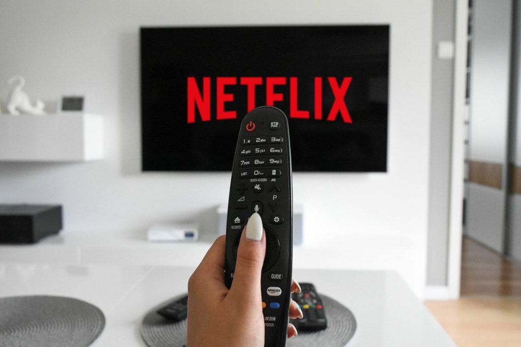 Netflix-mujer-plataforma-muerte-television-Netflix-Andre-Didyeme.jpg