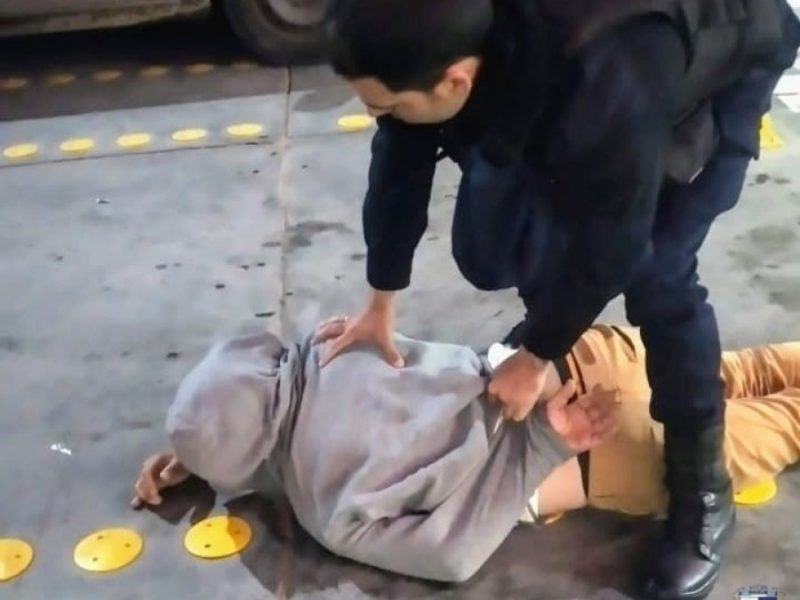robo una estacion alcohol.jpeg