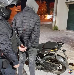 detenido moto spapeles.jpeg
