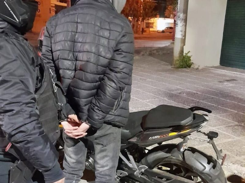 detenido moto spapeles.jpeg