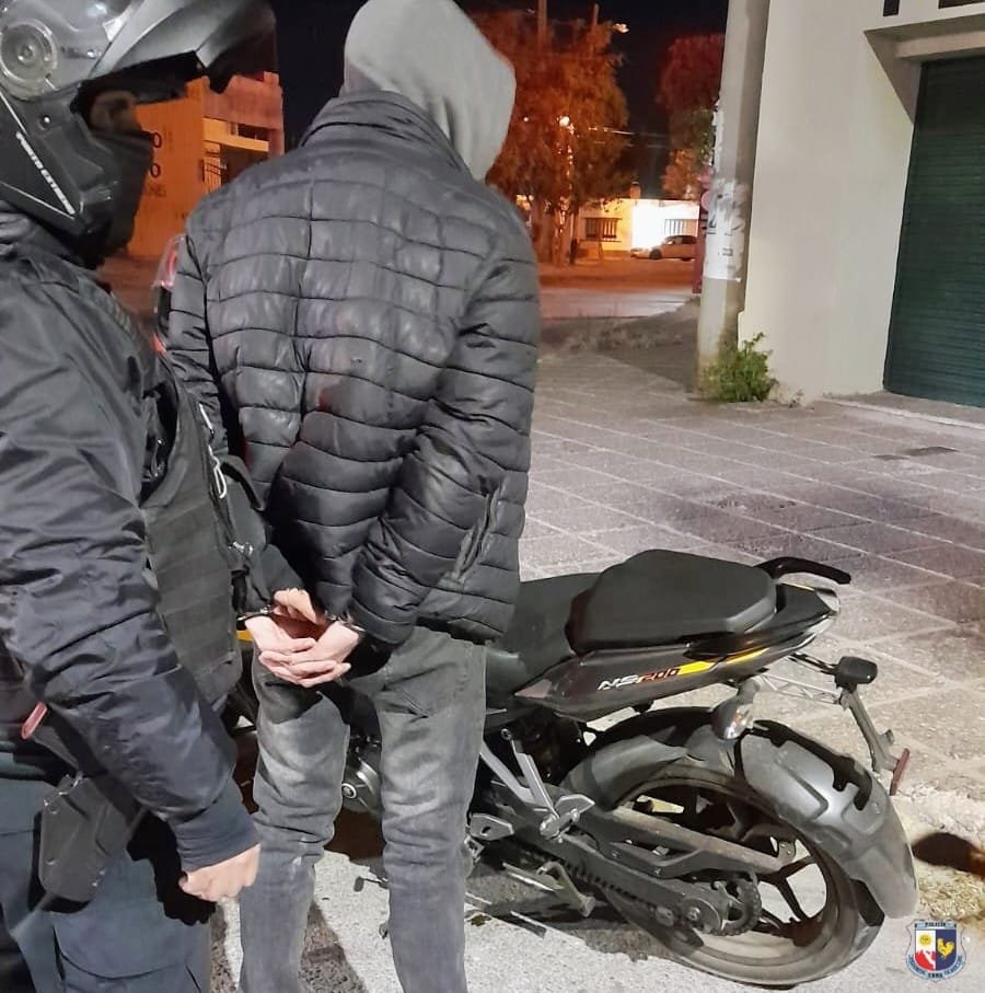 detenido moto spapeles.jpeg