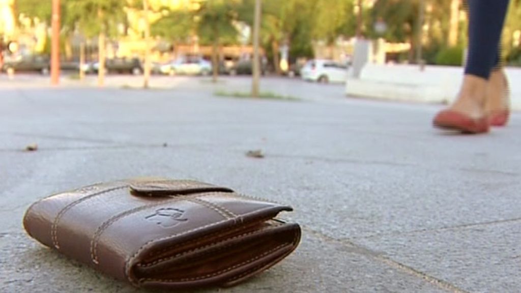 billetera en la calle.jpg
