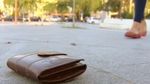 billetera en la calle.jpg