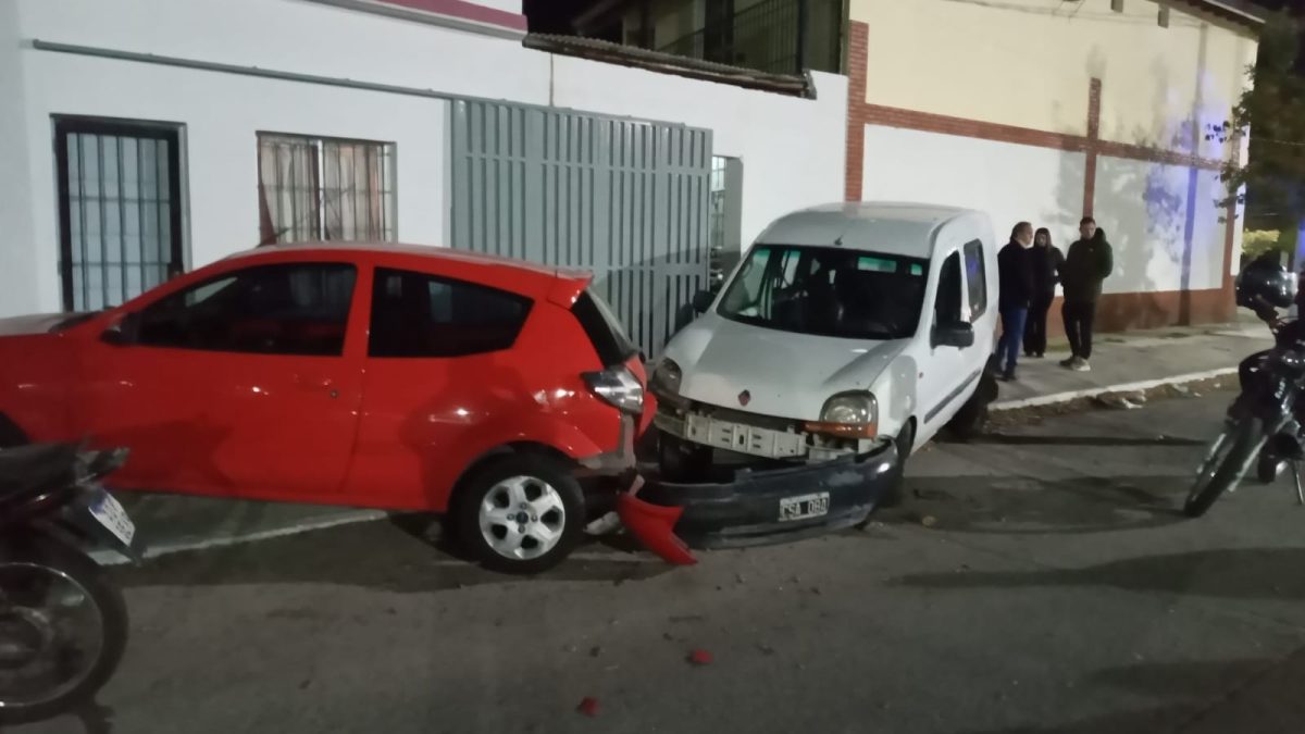CHOQUE KANGOO KA.jpeg