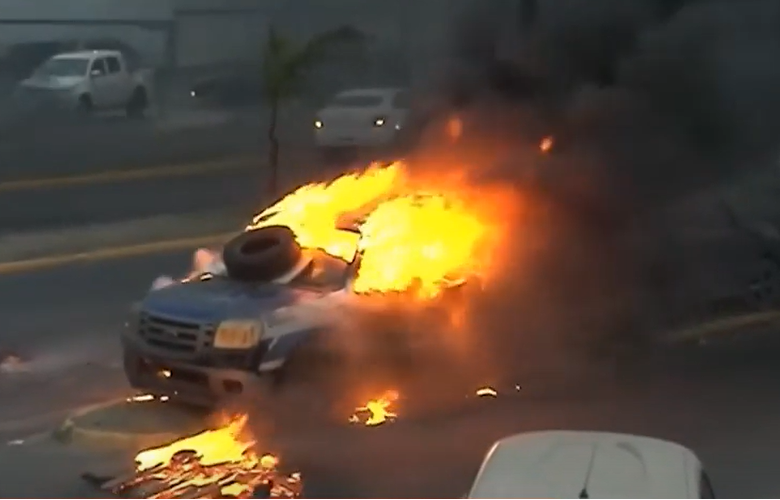 patrullero incendiado.png