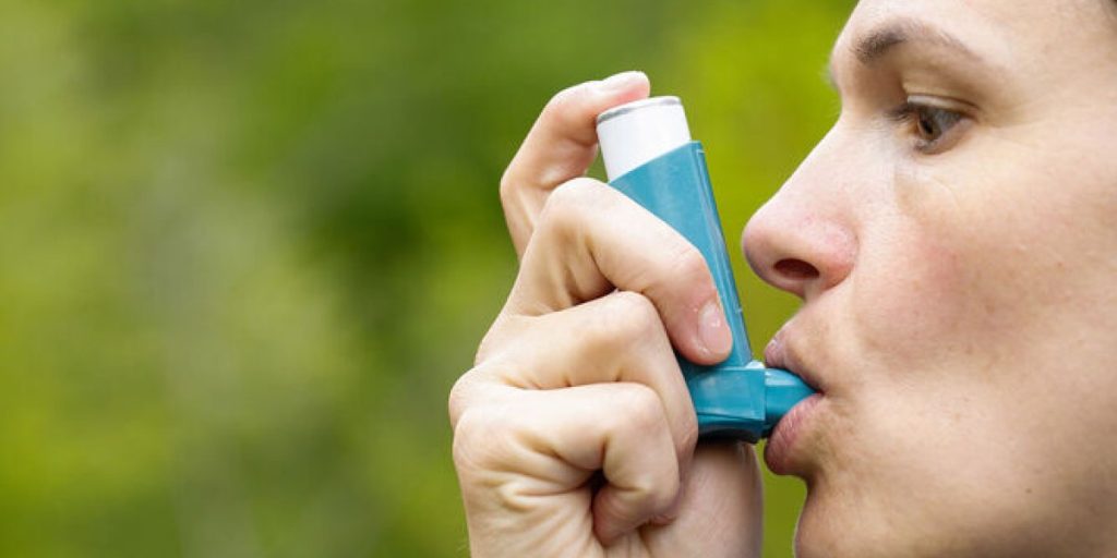Paciente-asma-inhalador.jpg