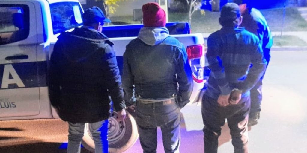 robo acero detenidos.jpeg