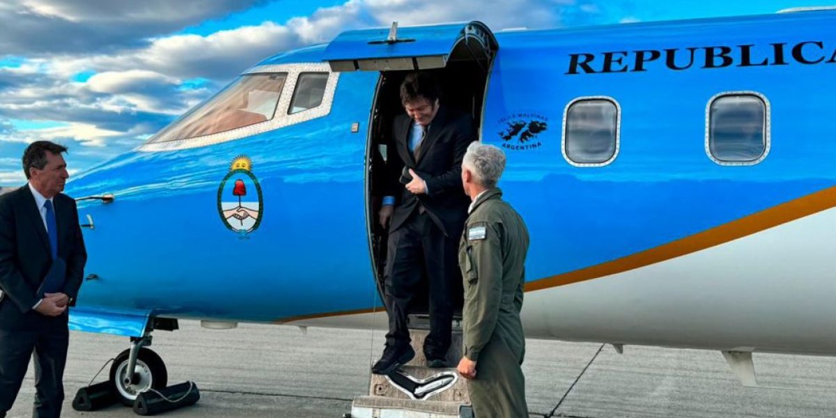 milei avion.jpg