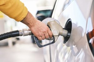 Surtidor-de-gasolina-en-una-gasolinera-Engin-Akyurt-Unsplash.jpg