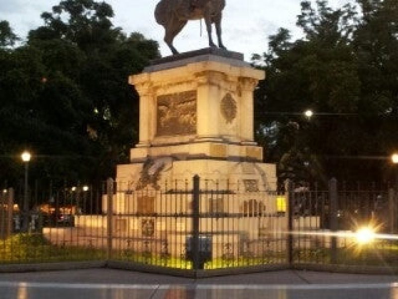 PLAZA PRINGLES.jpg