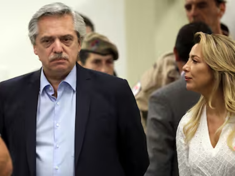 alberto-fernandez-y-fabiola-U32XS42SNBCVTENFTV3SNG75VA.png