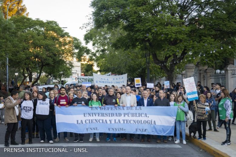 20240423-Marcha-en-la-defensa-de-la-educación-pública-33.jpg