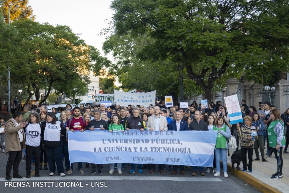 20240423-Marcha-en-la-defensa-de-la-educación-pública-33.jpg