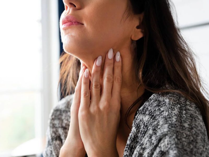 dolor-garganta-cuello-RFkBjJBfZPkhbWntFEbgkbI-1200x840_abc.jpg