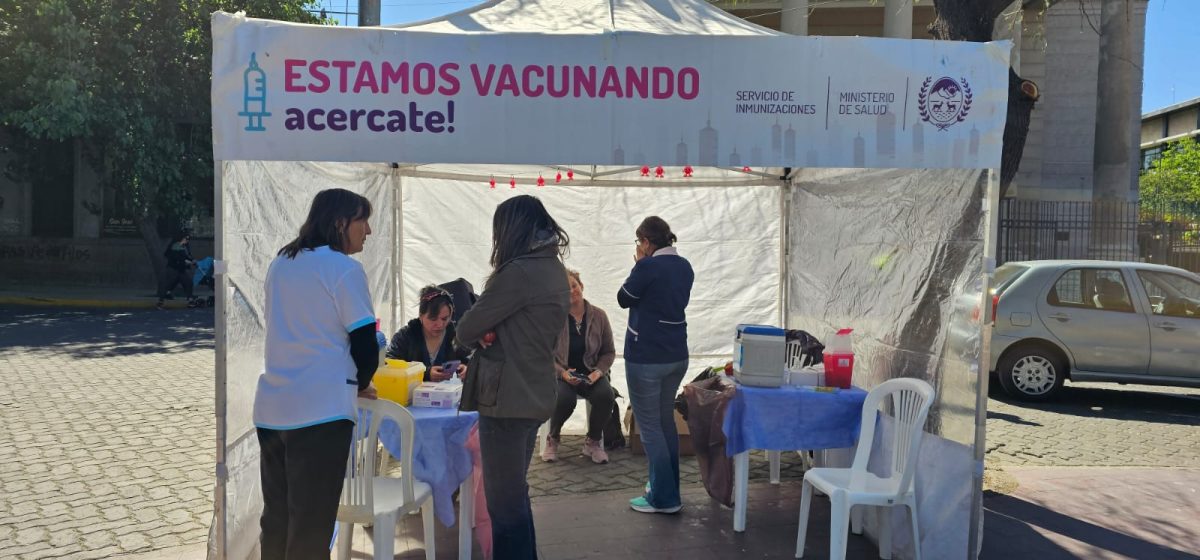 STAND-DE-VACUNACION.jpeg