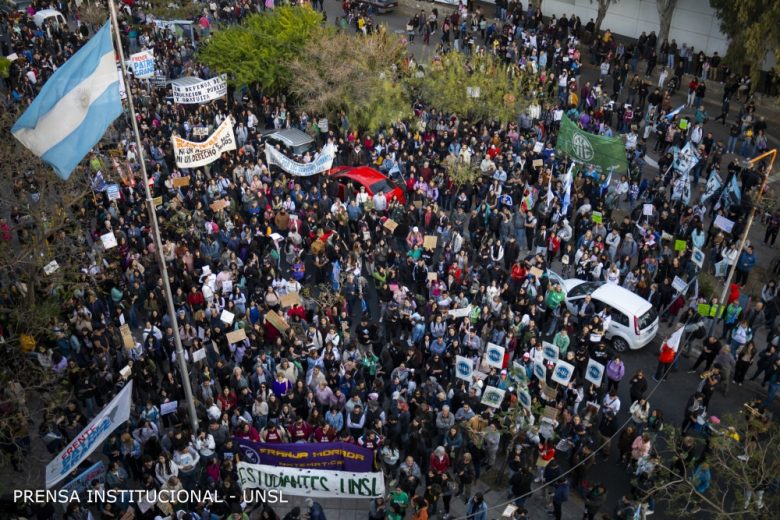 20241002-Marcha-federal-universitaria-en-defensa-de-la-educación-pública-36.jpg